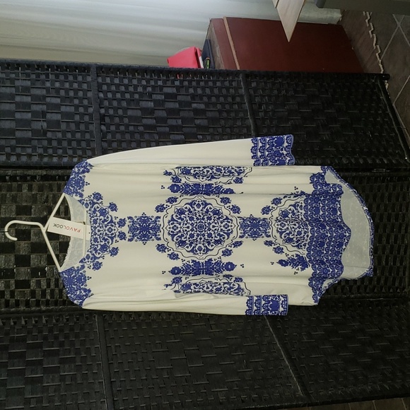 FAVOLOOK Dresses & Skirts - NWT FAVOLOOK LONG SLEEVED HIGH LOW DRESS SIZE 3X BEAUTIFUL BLUE/WHITE SIZE 3X